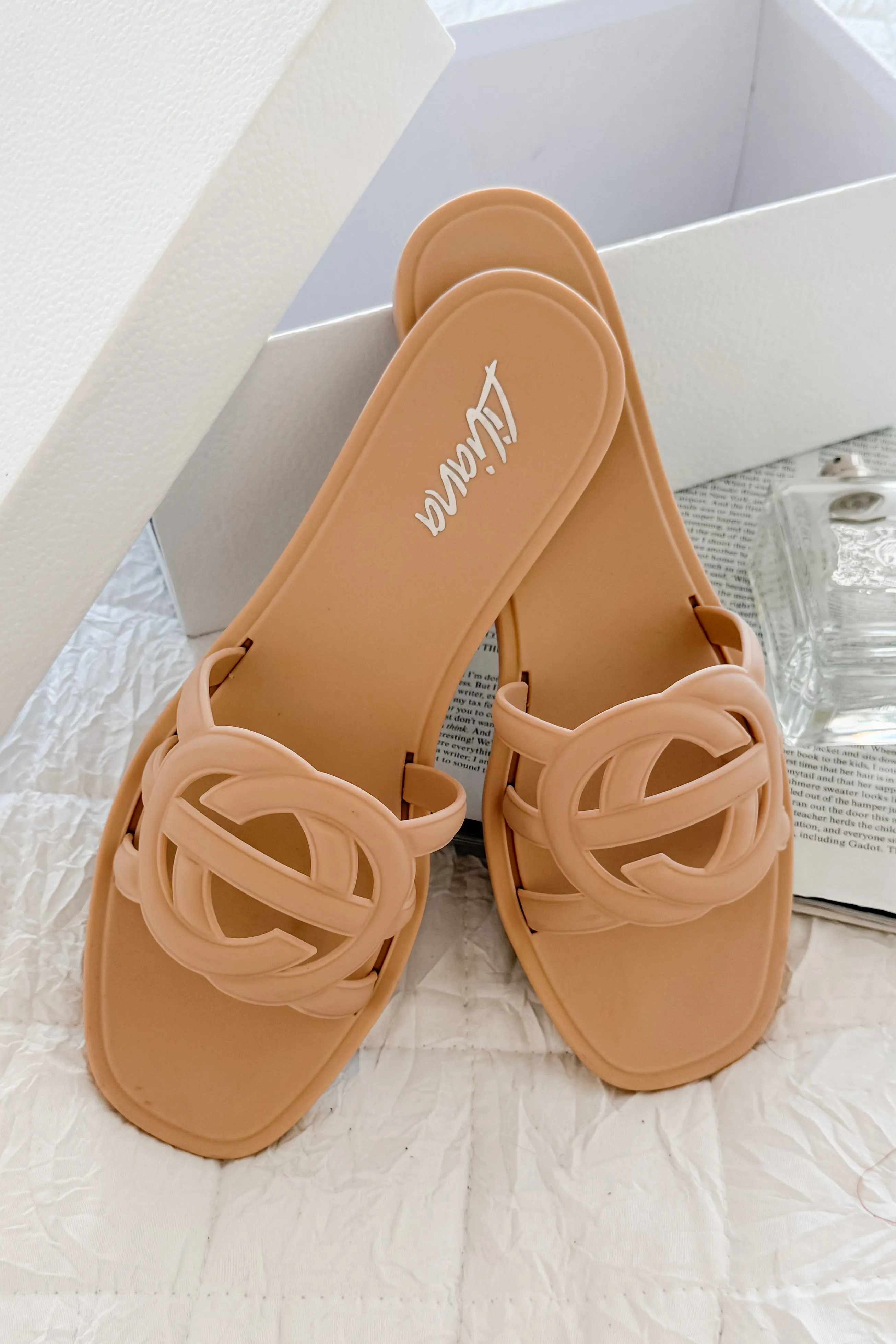 Party Animal Cut-Out Jelly Sandals (Nude)